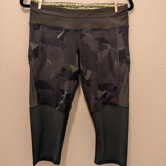 Lululemon 3/4 leggings - Green/Camo - Size 8 - Picture 2 of 8